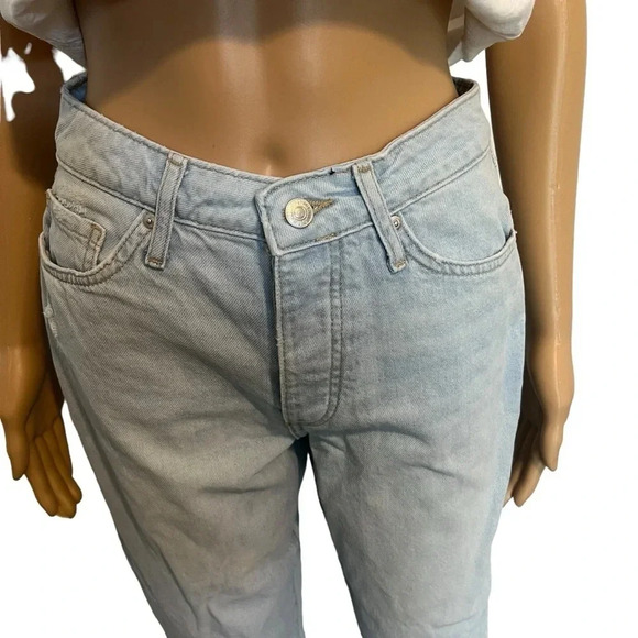 Forever 21 Light Wash Jeans - Picture 2 of 6